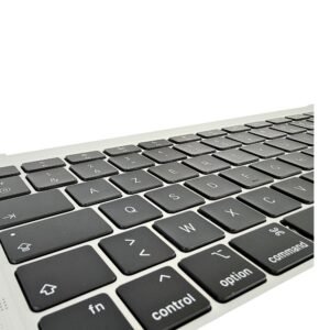 A2681 – MacBook Air 13.6″ (2022, M2) Top Case met Toetsenbord AZERTY BE – Zilver — detail van de toetsen