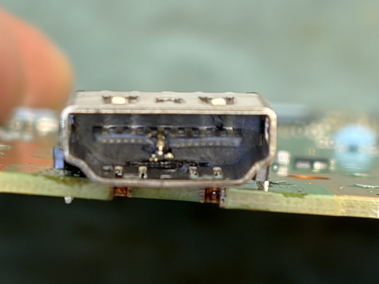 Beschadigde HDMI-poort op PS5 moederbord