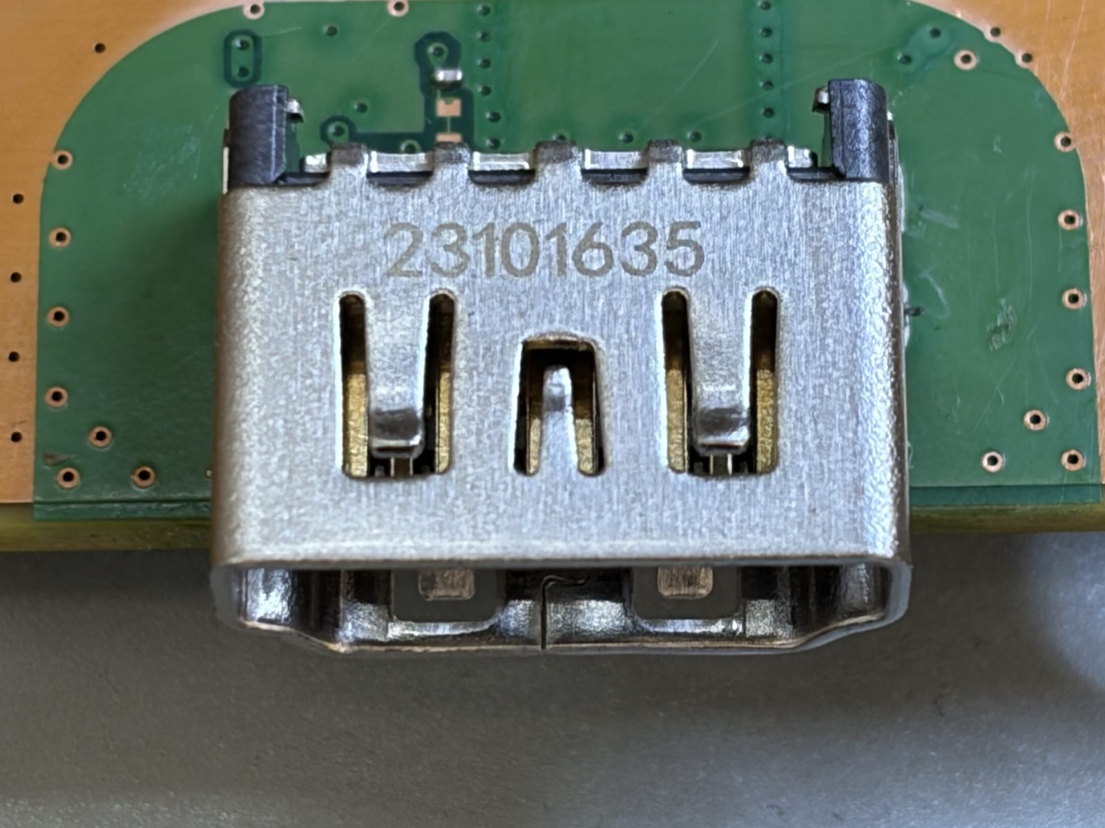 Nieuwe HDMI-poort geplaatst op PS5 moederbord