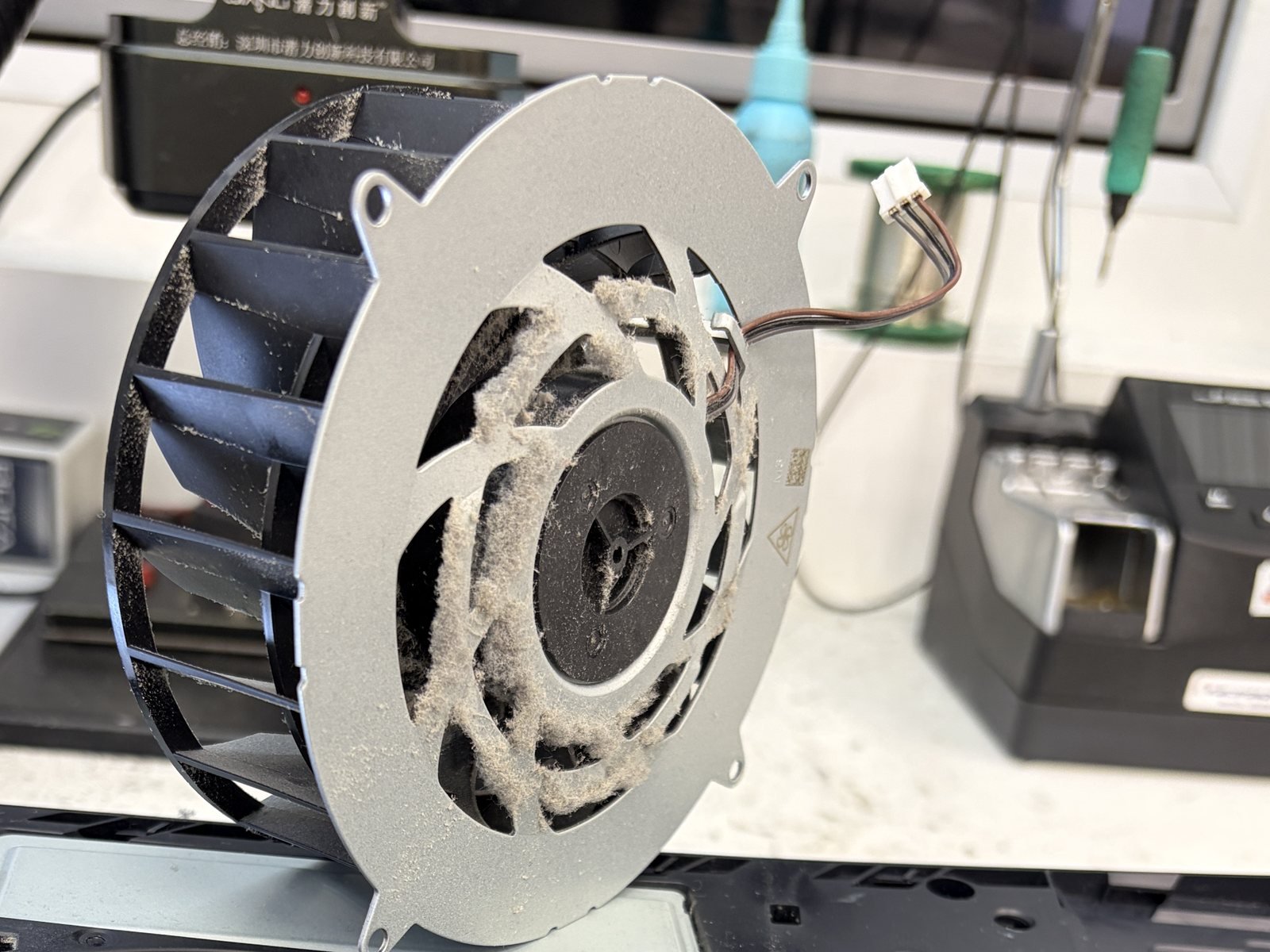 Ventilator van PlayStation 5 volledig verstopt met stof