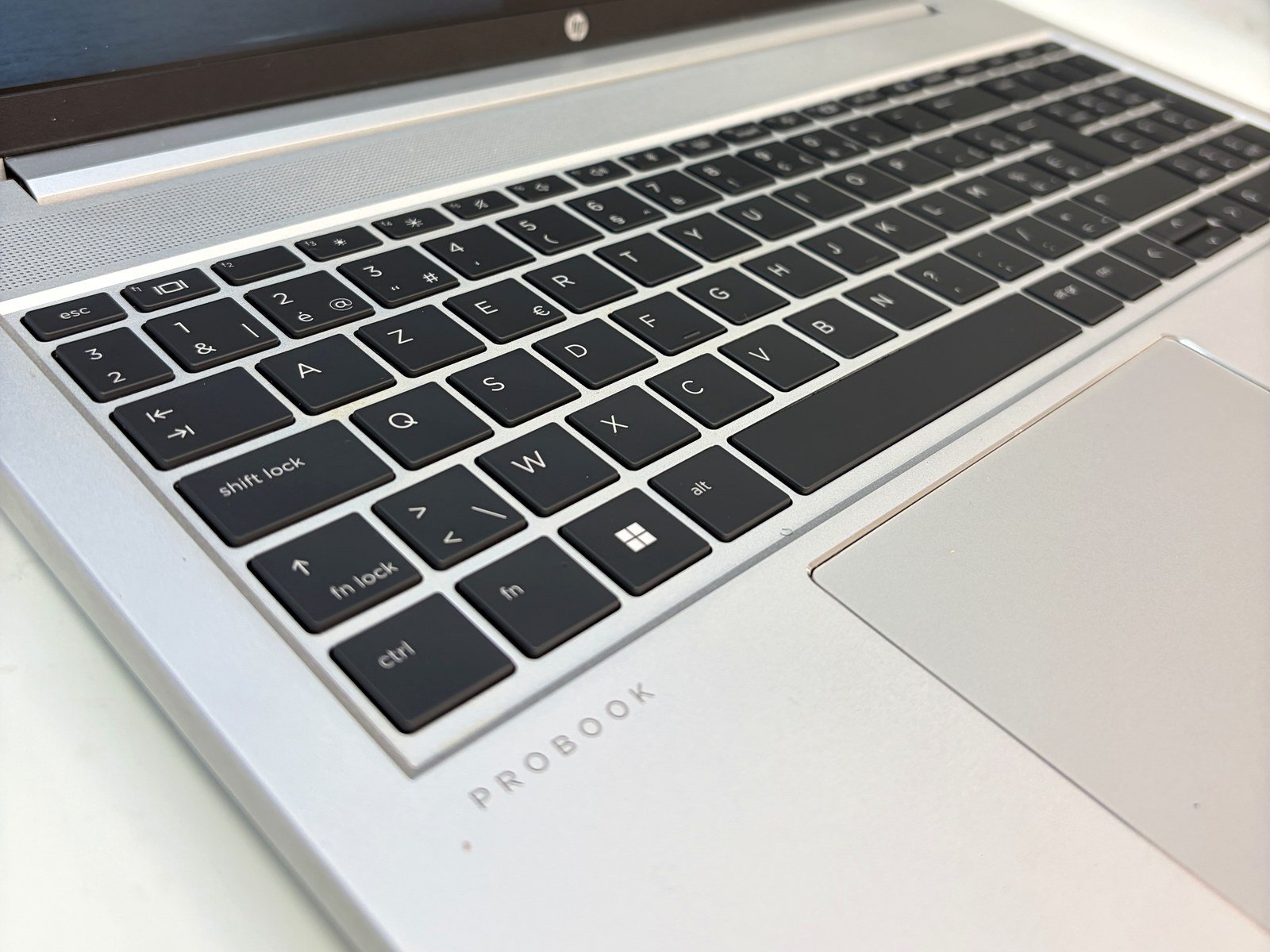 Belgisch AZERTY-toetsenbord met shift lock in een HP ProBook