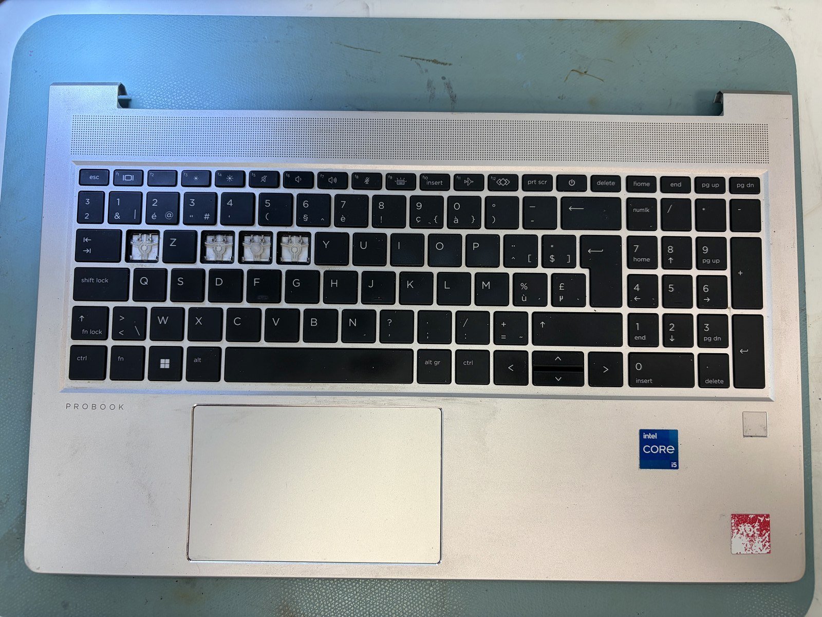 HP ProBook toetsenbord met vier ontbrekende toetsen: A, E, R en T