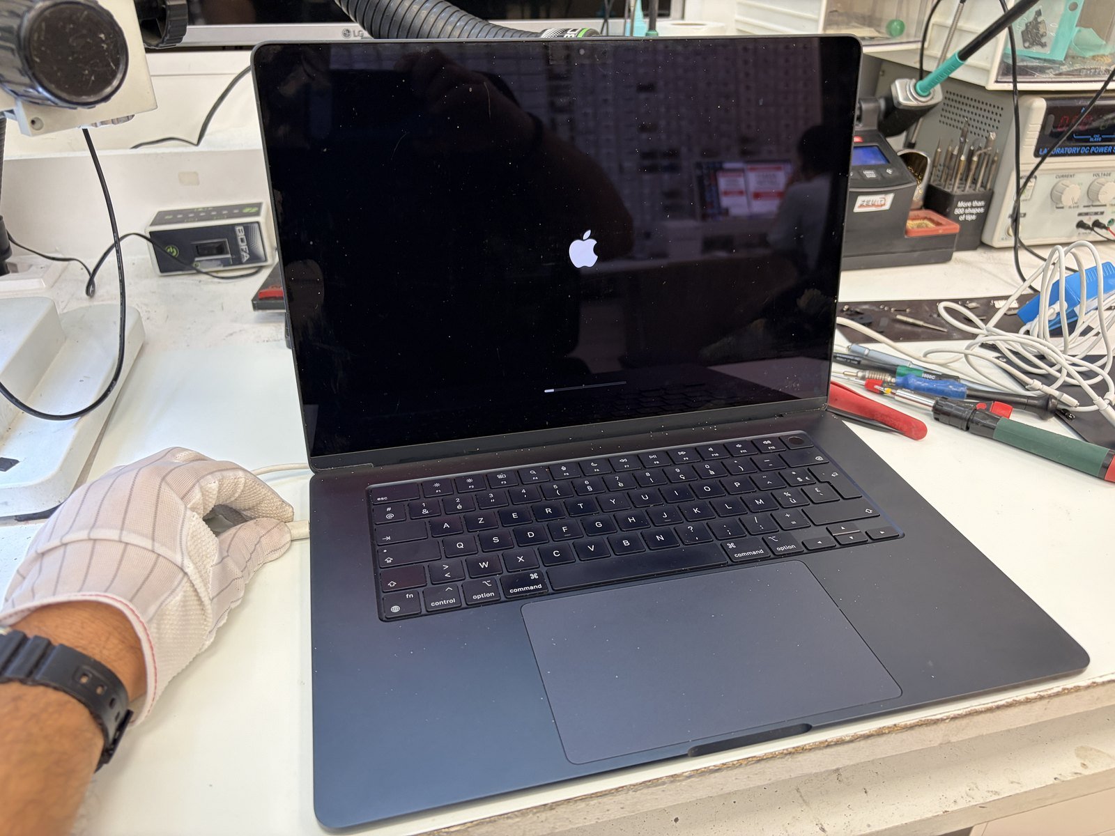 De herstelde MacBook Air start weer op